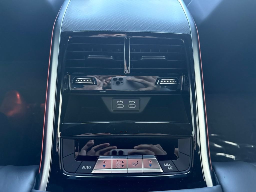 2026 BMW 8 Series M850i - Photo 14