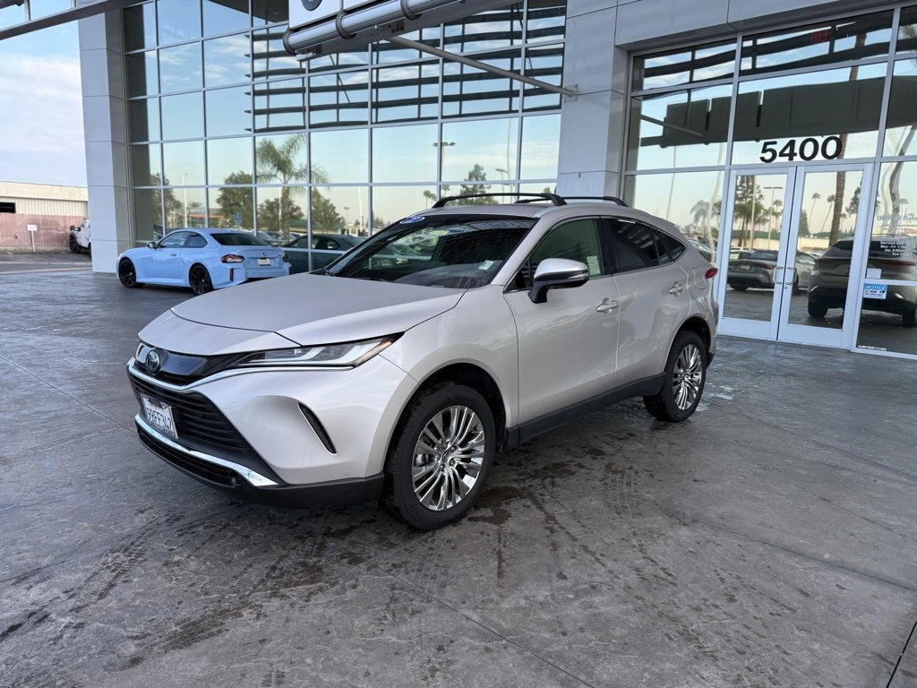 2022 Toyota Venza XLE's photo