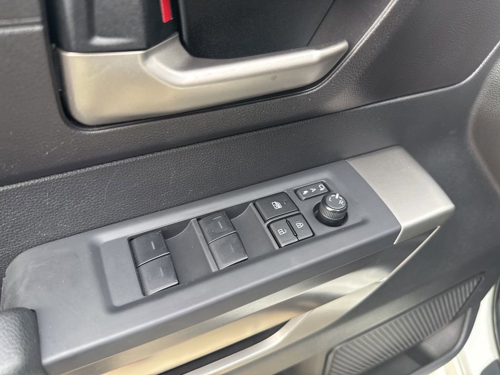 2023 Toyota Sequoia SR5 photo 5