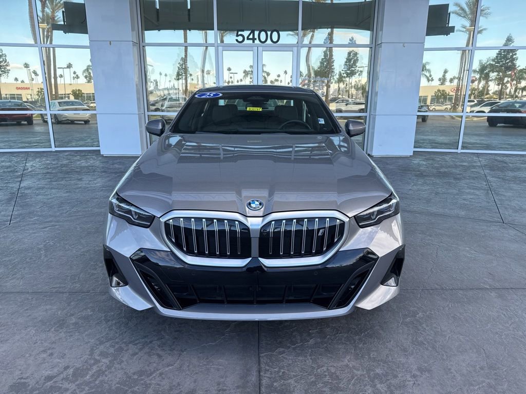 2025 BMW i5 eDrive40 photo 2