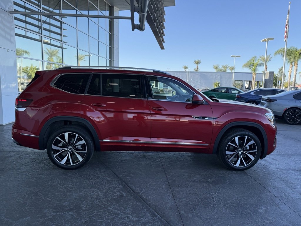 2024 Volkswagen Atlas SEL Premium R-Line photo 3