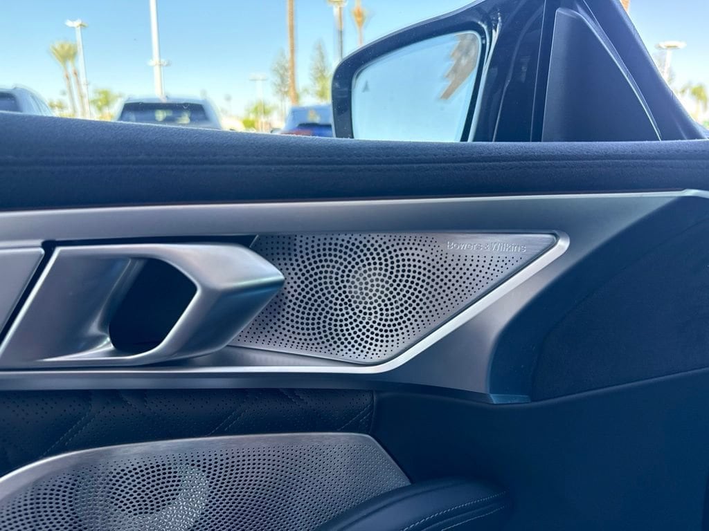 2026 BMW 8 Series M850i - Photo 6