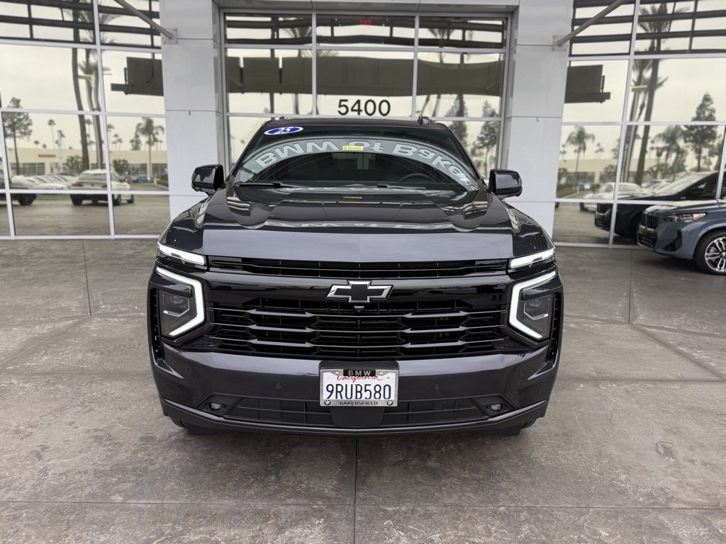 2025 Chevrolet Suburban RST photo 2