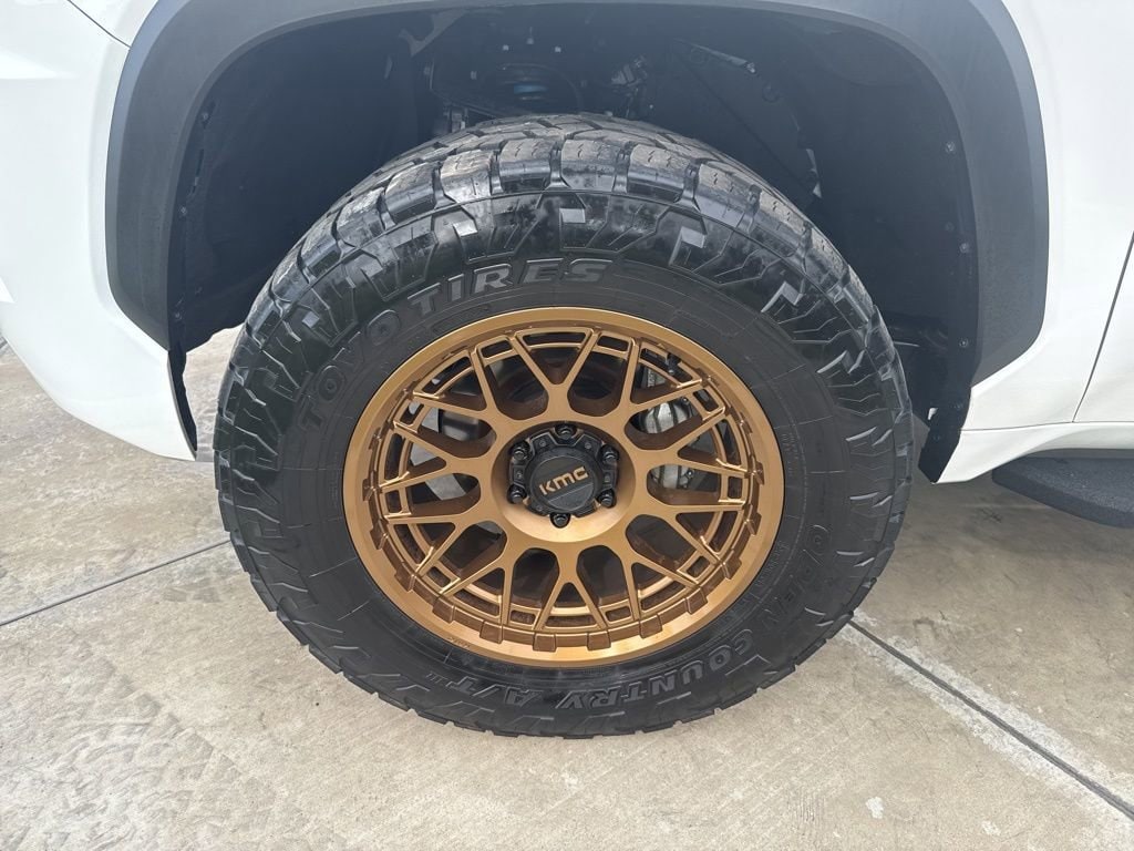 2023 Toyota Sequoia SR5 photo 4