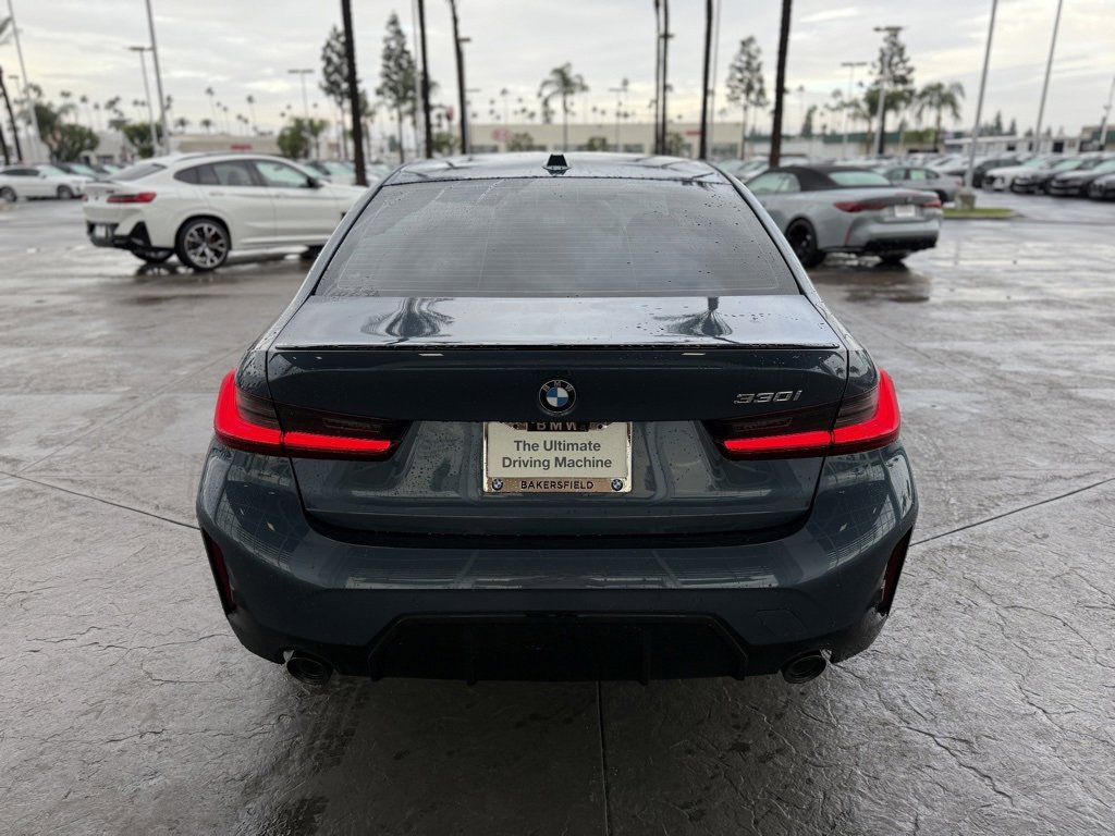 2025 Bmw 330i Sedan photo 4