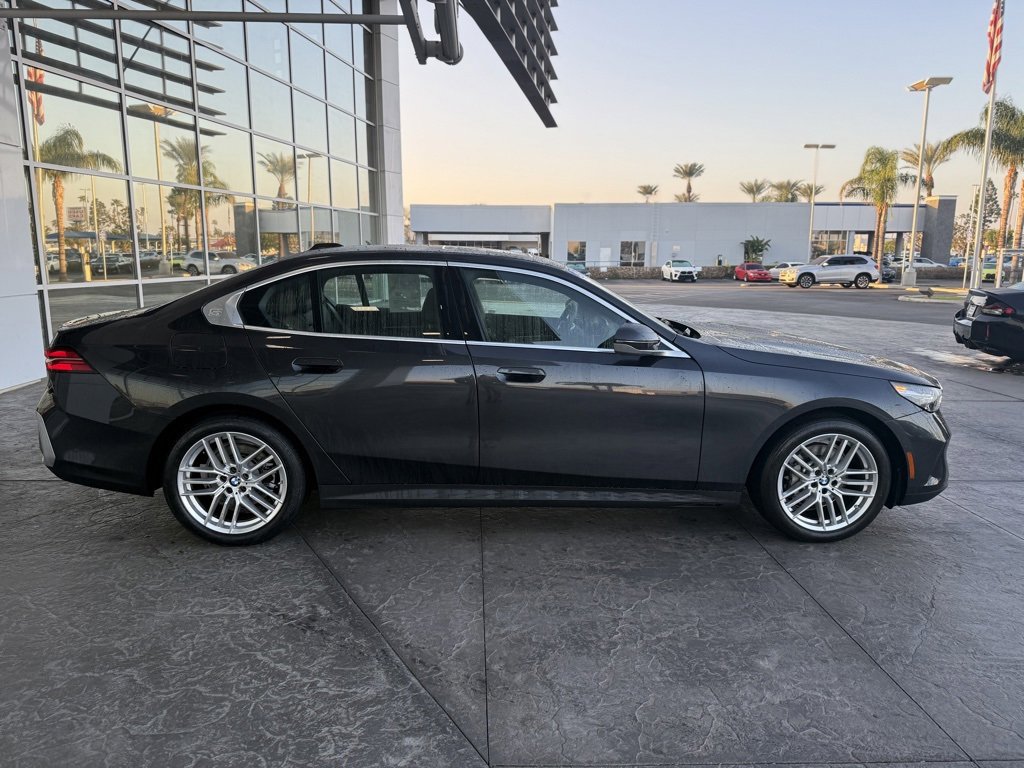 2025 Bmw 530i Sedan photo 3