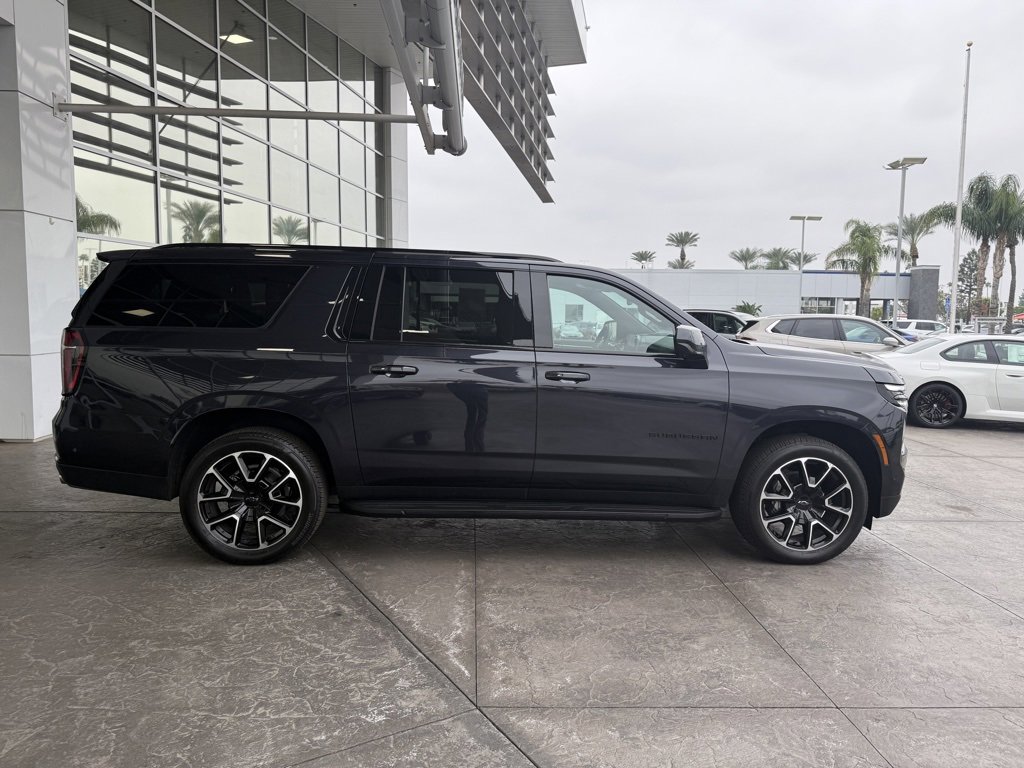 2025 Chevrolet Suburban RST photo 3