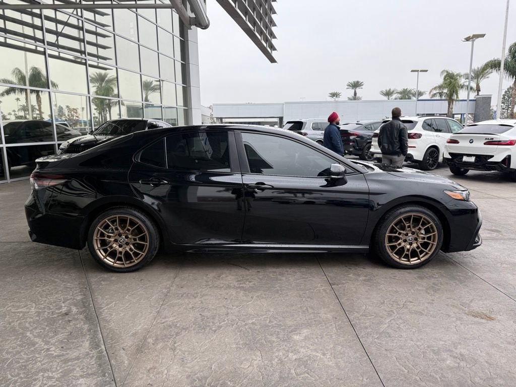 2024 Toyota Camry Hybrid SE photo 3