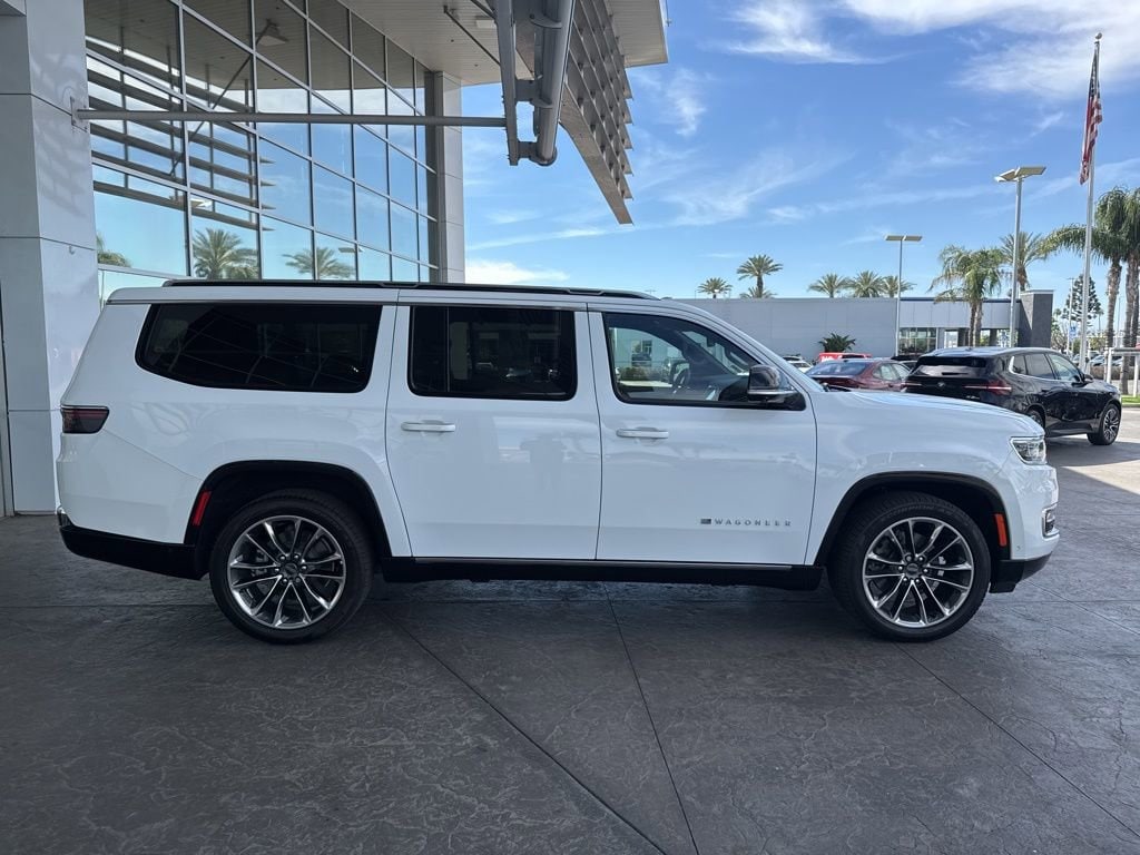 2024 Jeep Wagoneer L Series III photo 2