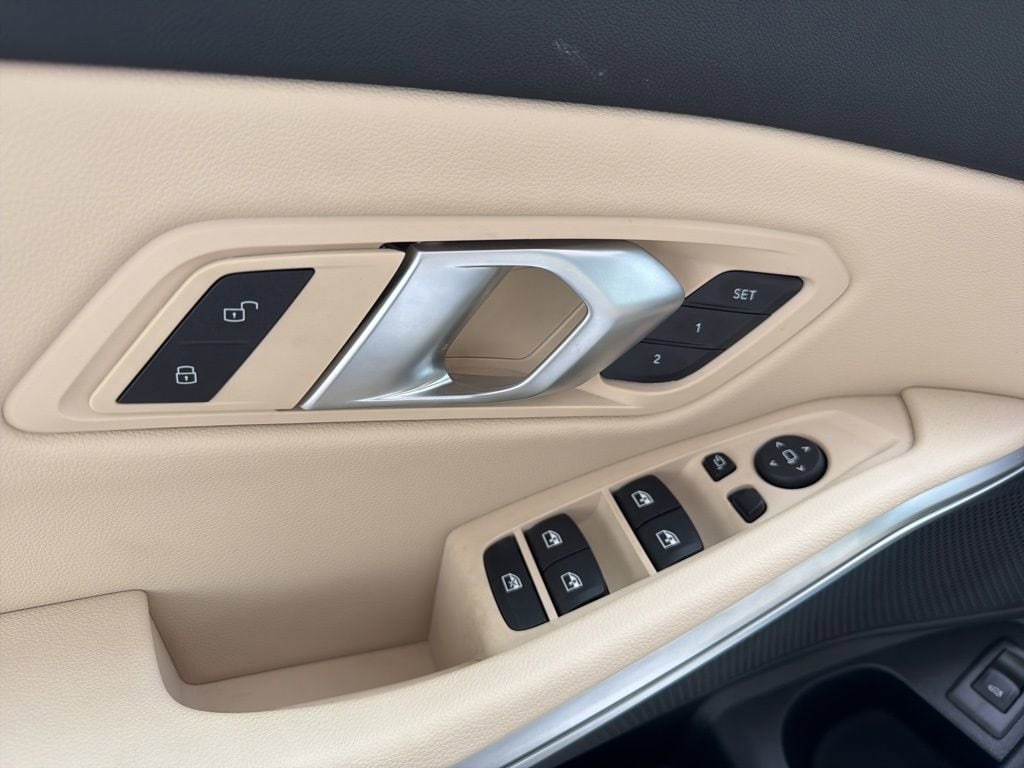 2025 BMW 330i 330i photo 6