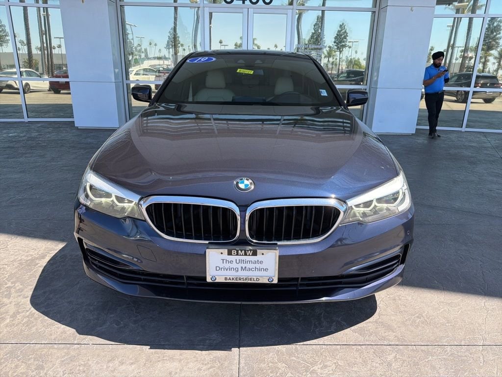 2019 BMW 540i 540i photo 2