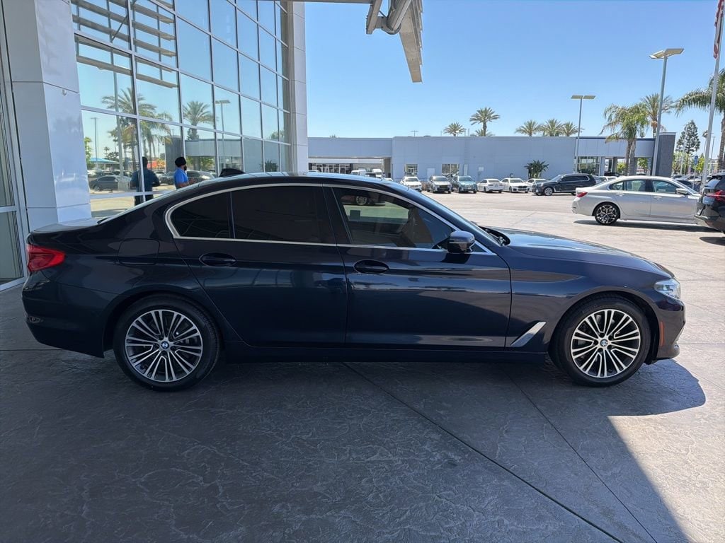 2019 BMW 540i 540i photo 3
