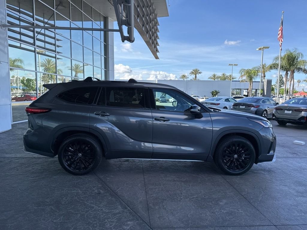 2023 Toyota Highlander XSE photo 2
