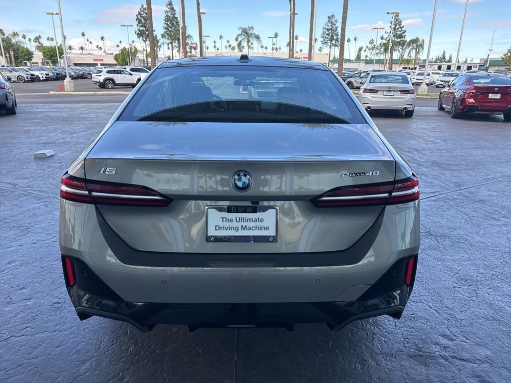 2025 BMW i5 eDrive40 photo 4