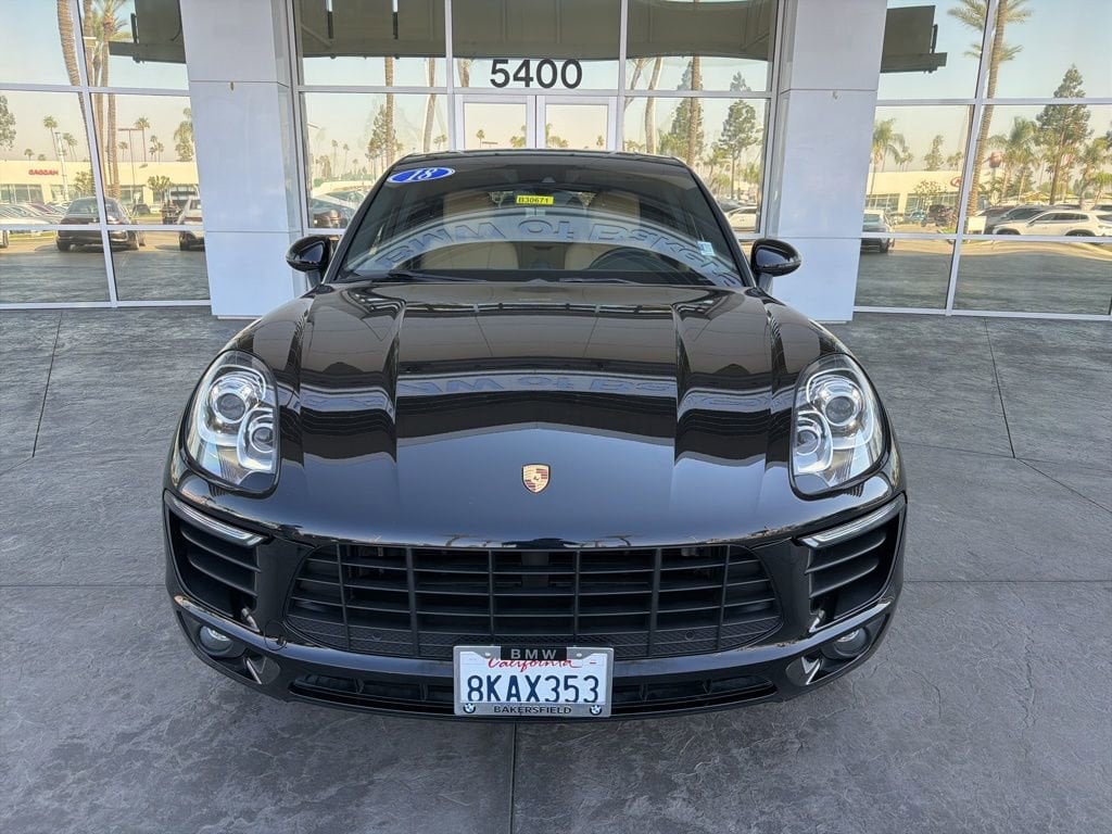 2018 Porsche Macan Sport Edition photo 2
