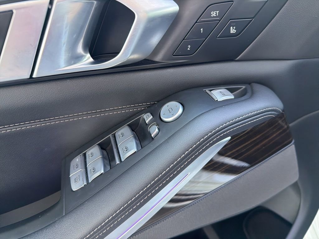2024 BMW X7 xDrive40i photo 3