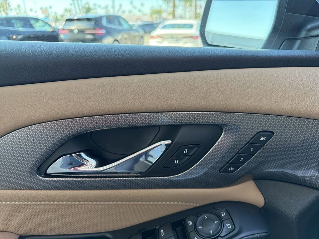 2023 Chevrolet Traverse Premier photo 6