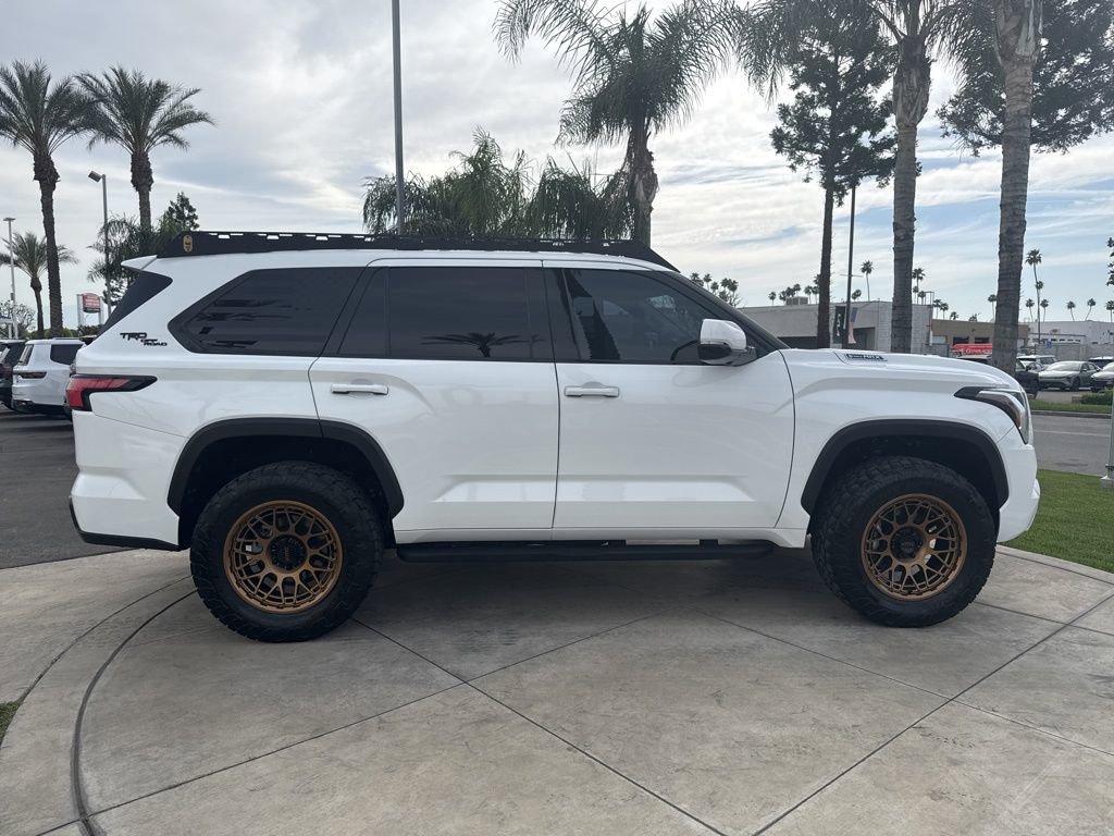 2023 Toyota Sequoia SR5 photo 2