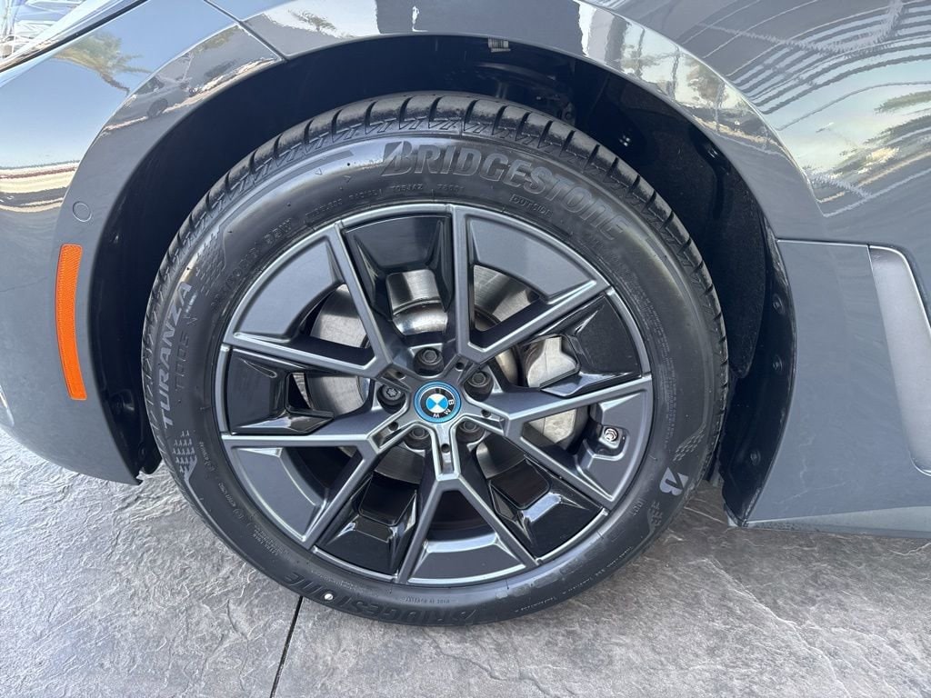 2023 BMW i4 eDrive35 photo 5