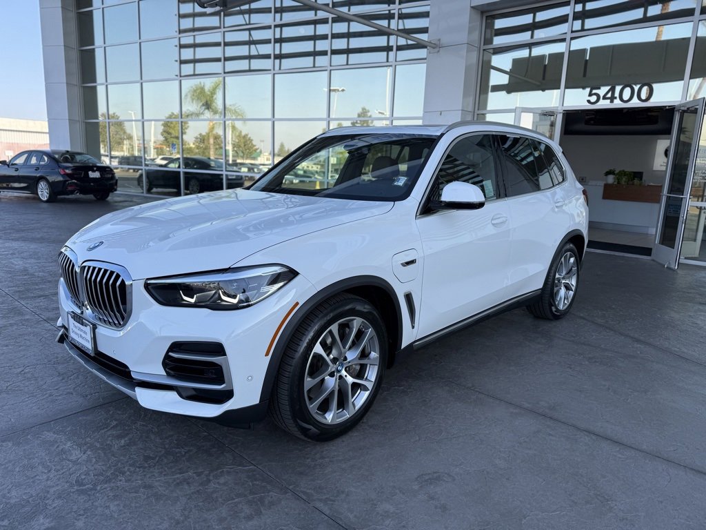 2023 BMW X5 45e's photo