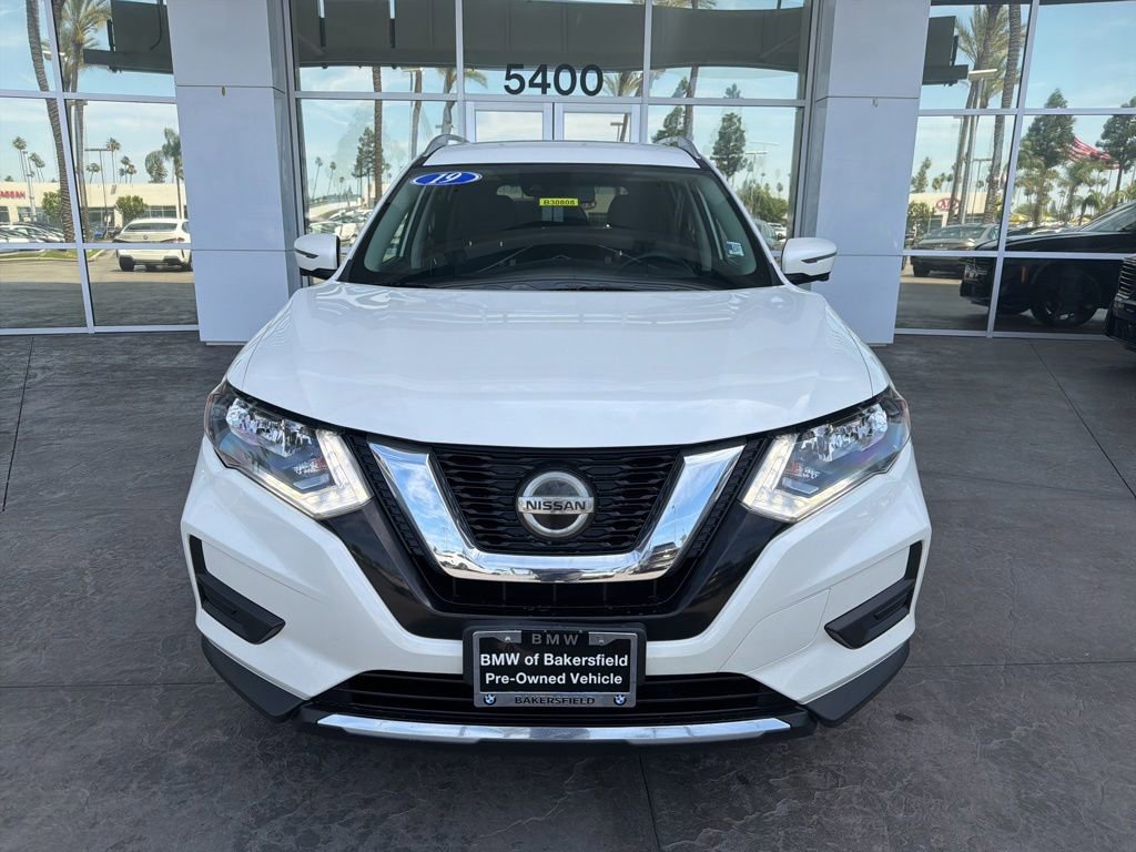 Used 2019 Nissan Rogue SV with VIN JN8AT2MT2KW266183 for sale in Bakersfield, CA