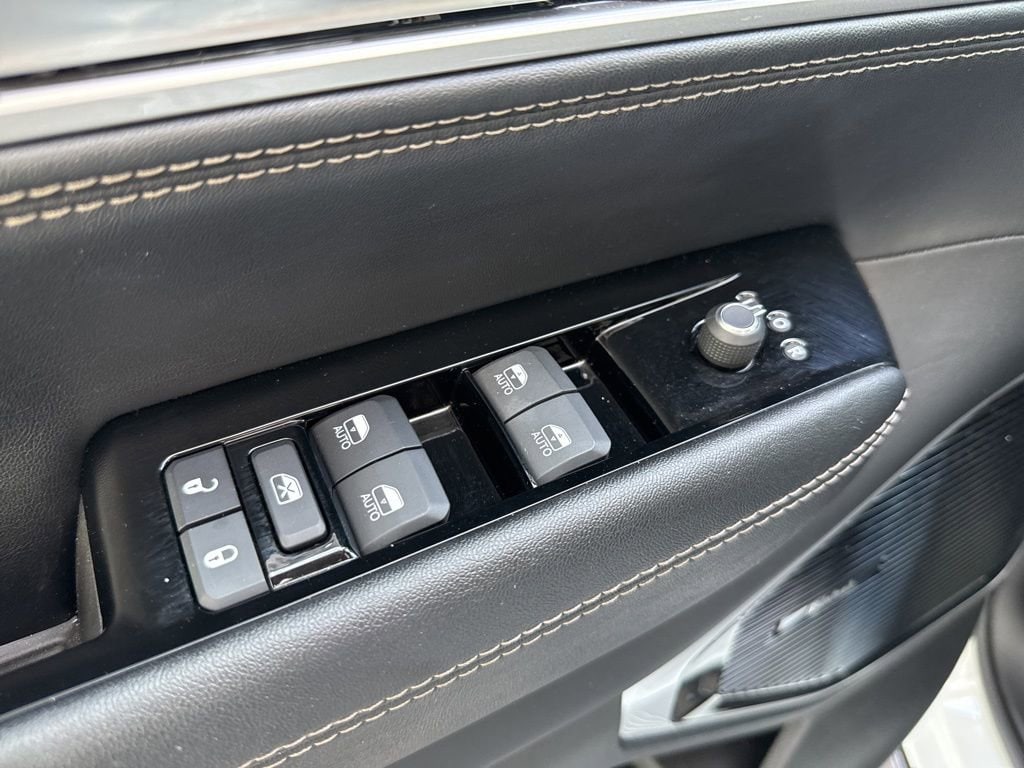 2024 Jeep Wagoneer L Series III photo 3