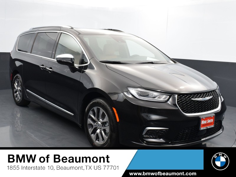 2021 Chrysler Pacifica Hybrid Pinnacle Hybrid's photo