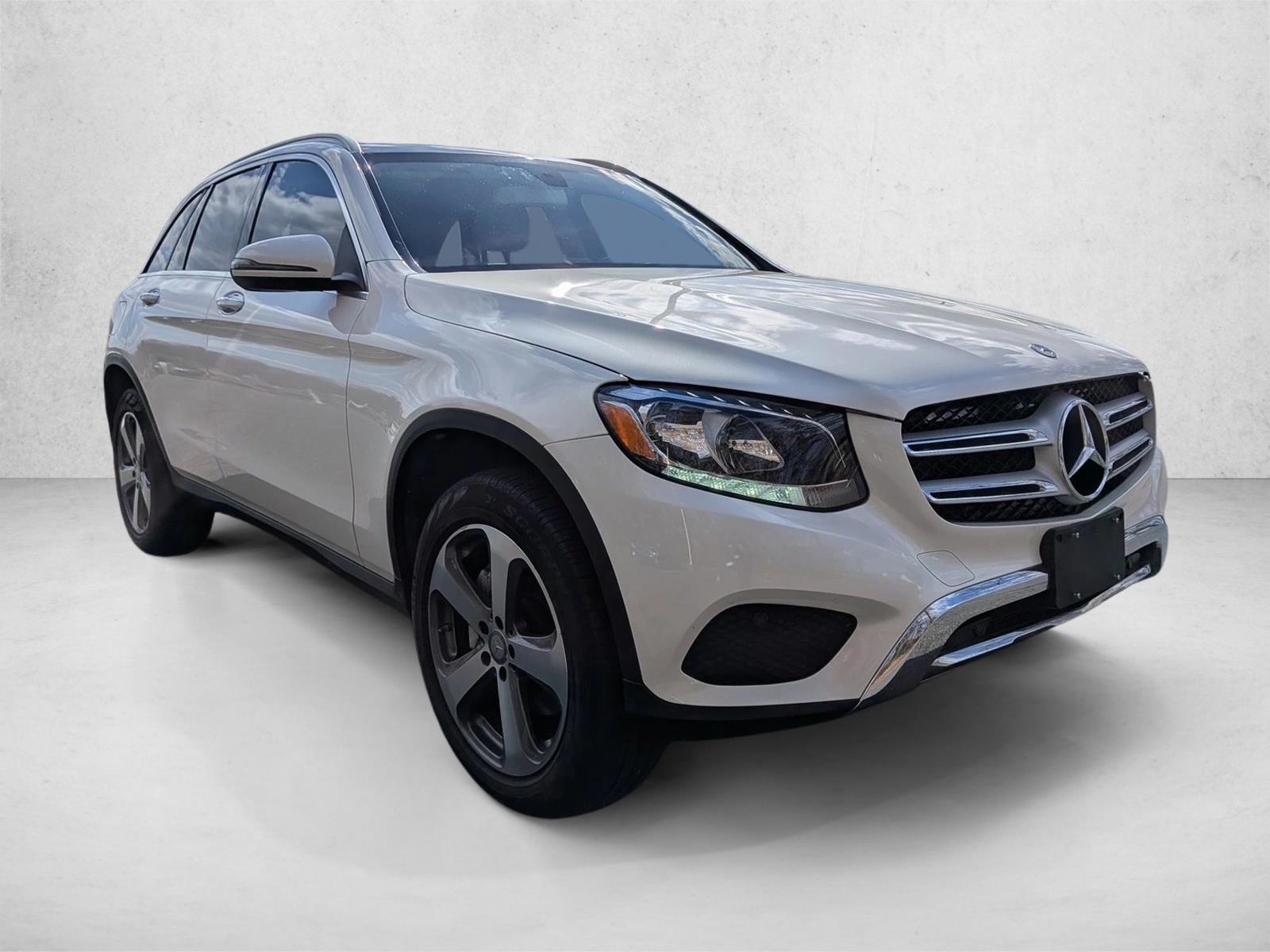 2016 Mercedes Benz GLC 300 4MATIC photo 3