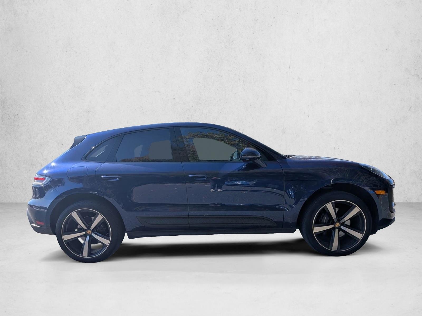 2023 Porsche Macan T photo 4