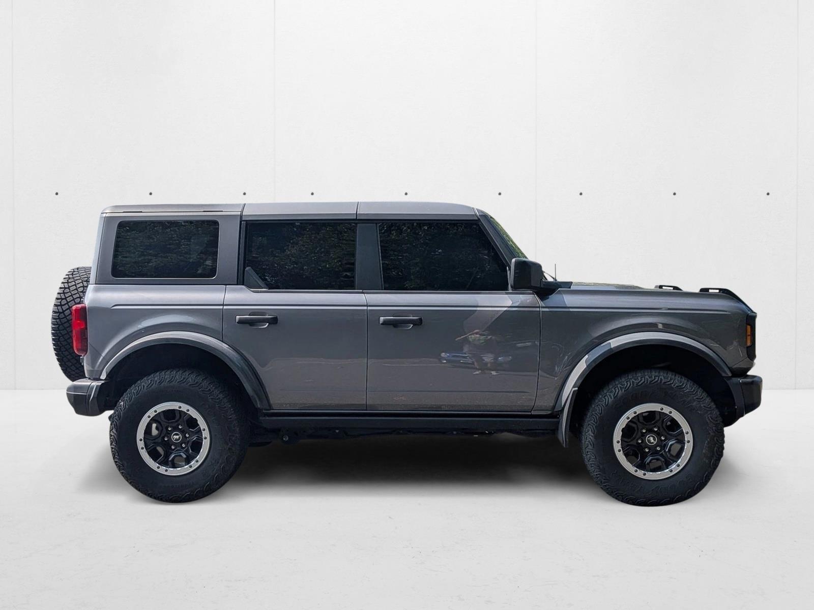 2022 Ford Bronco Black Diamond photo 4