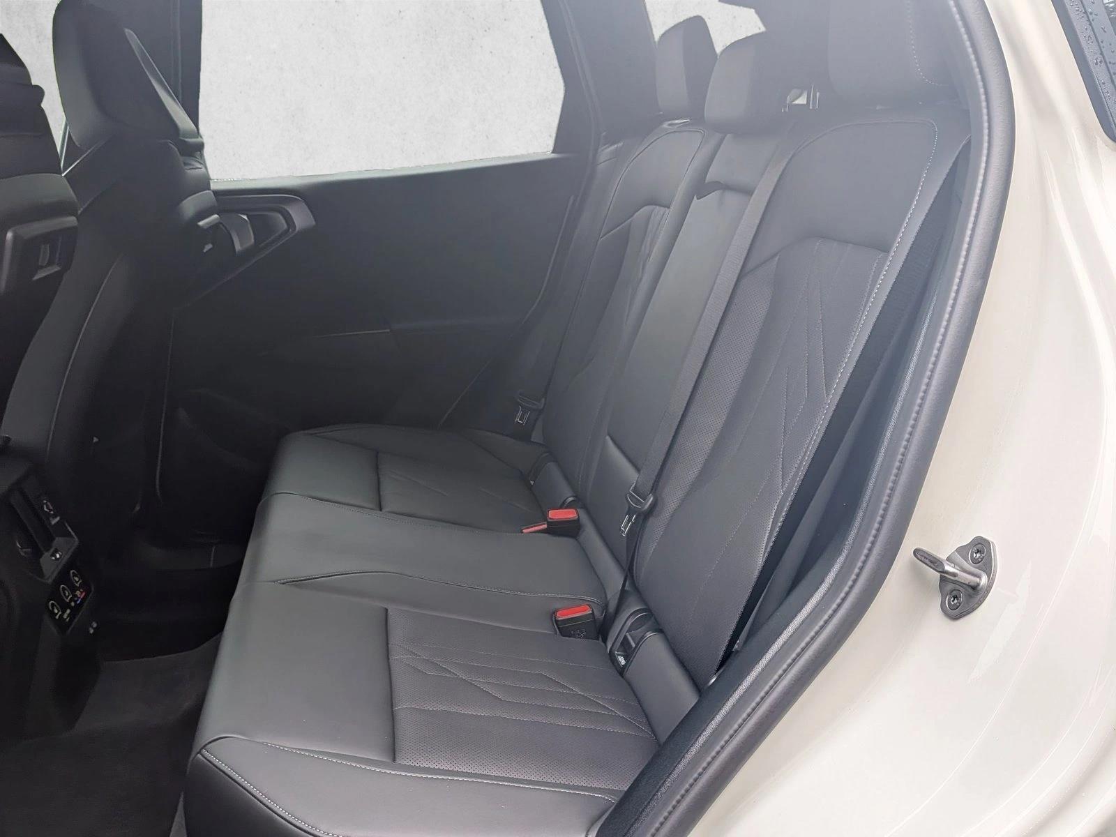 2026 BMW X3 30 - Photo 16