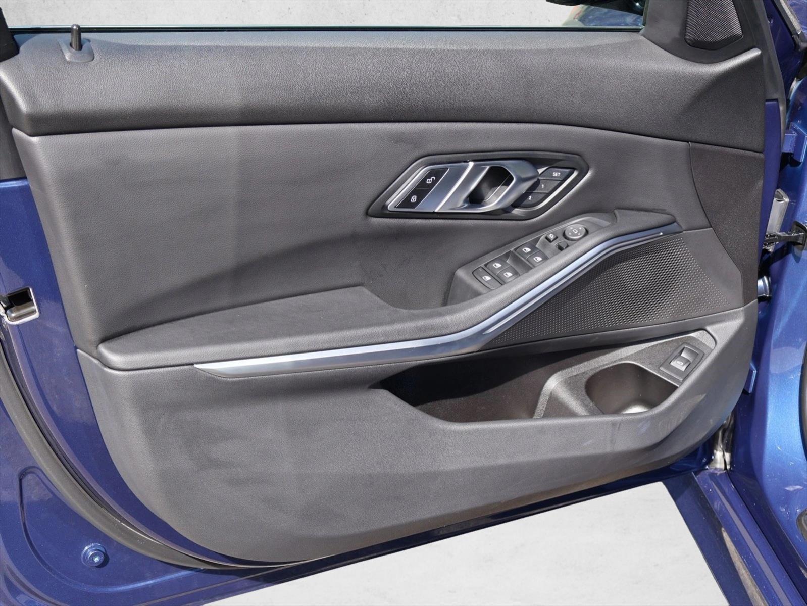 2022 BMW 3 Series 330i - Photo 12
