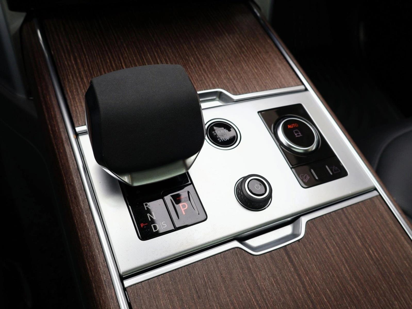 2023 Land Rover Range Rover SE - Photo 18