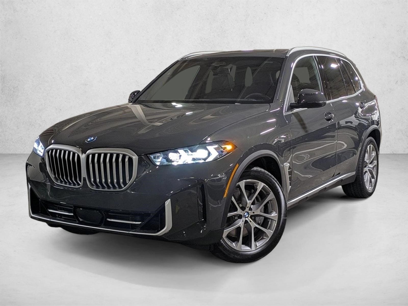 2026 BMW X5 50e's photo