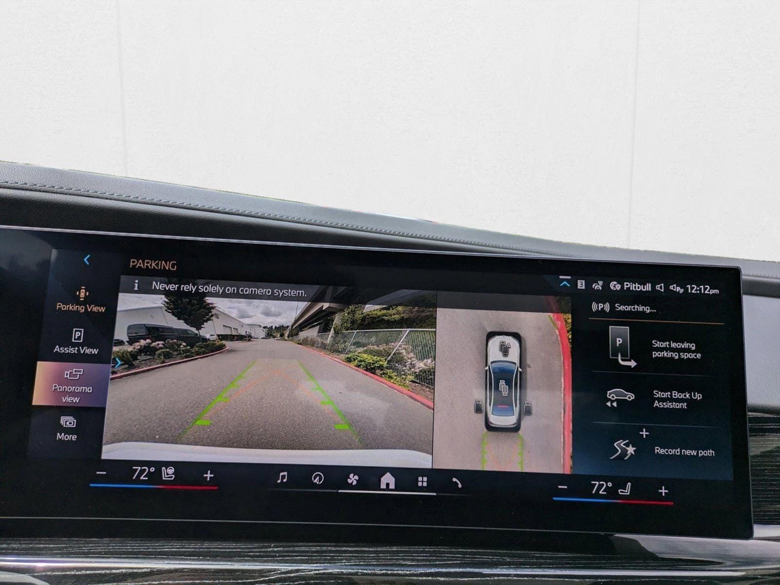 2025 BMW 7 Series 750e - Photo 14