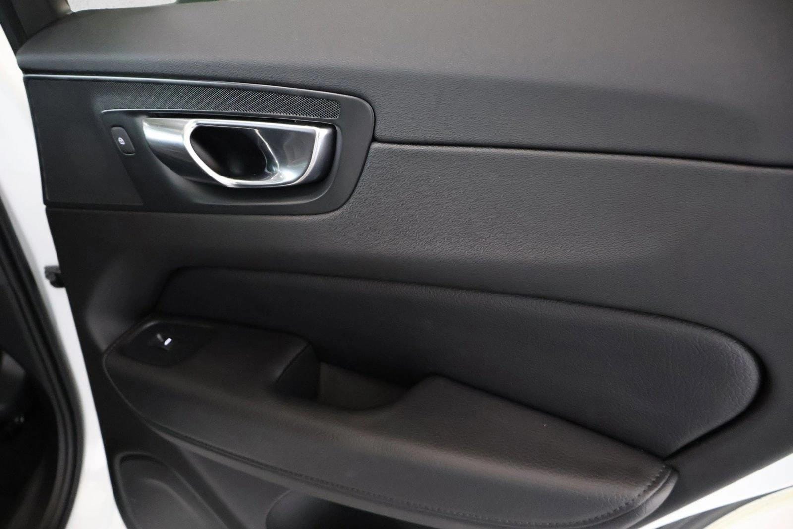 2019 Volvo XC60 Momentum - Photo 23
