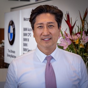 Staff member John Lee from ID_c6802e86340c