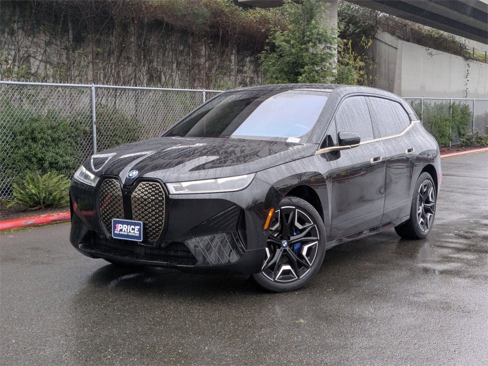 2024 BMW iX Base's photo