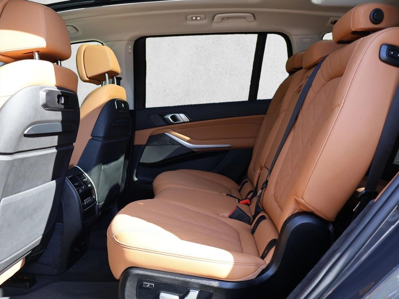 2026 BMW X7 40i - Photo 27