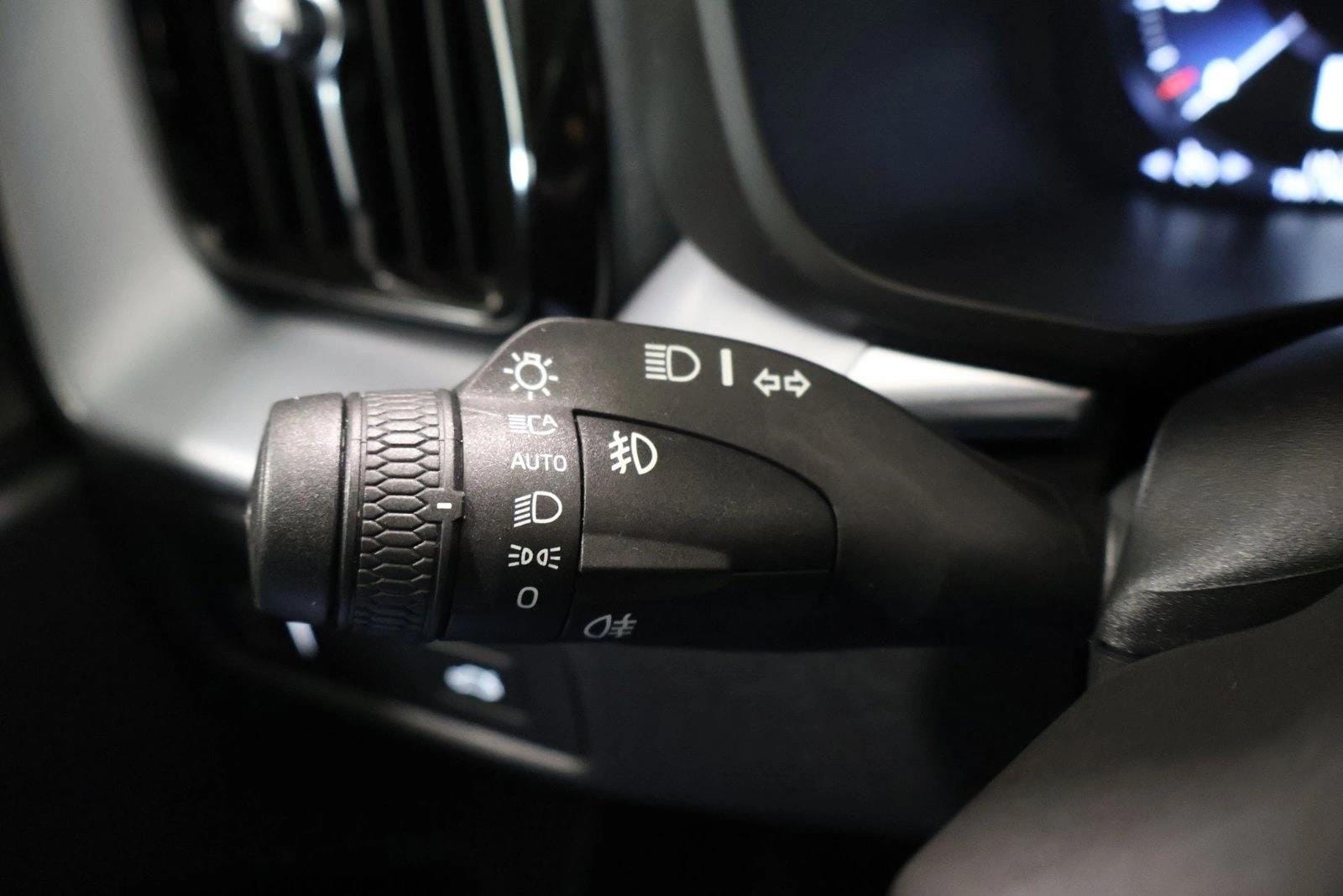 2019 Volvo XC60 Momentum - Photo 12