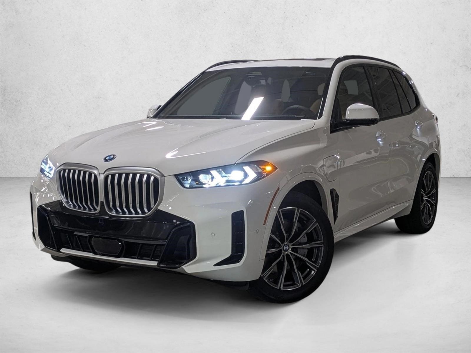 2026 BMW X5 50e's photo