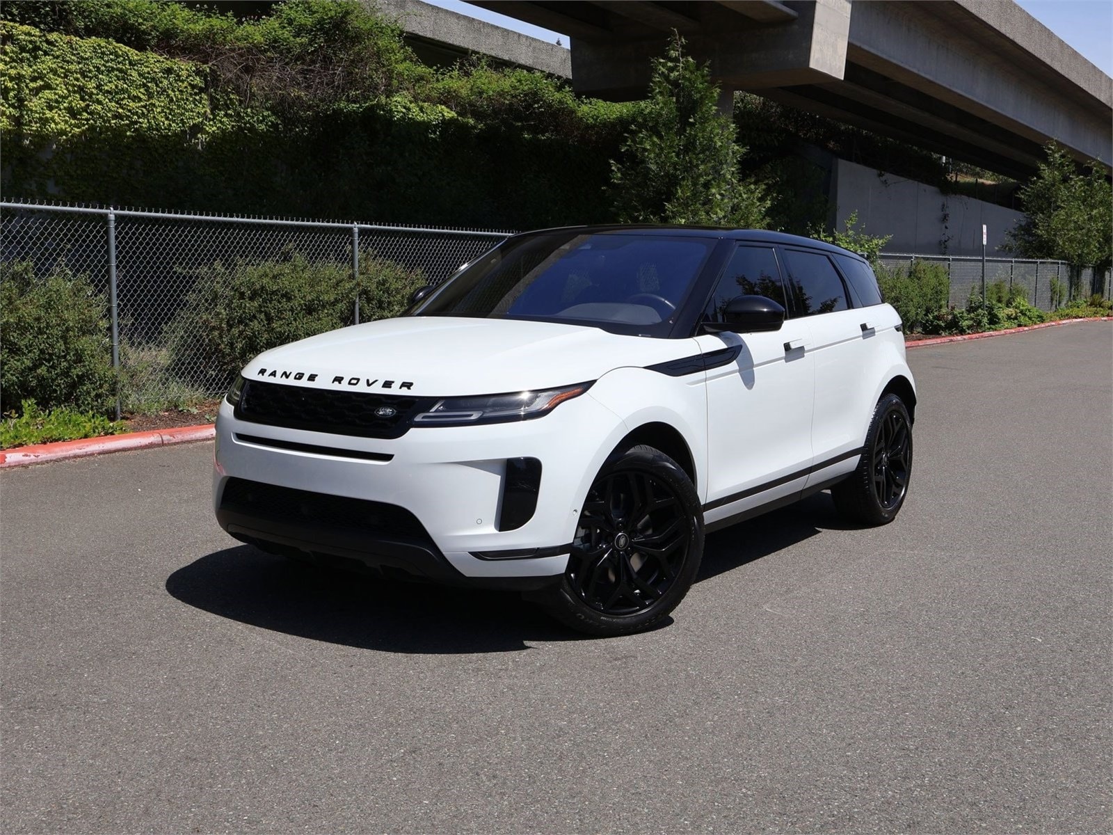 2020 Land Rover Range Rover Evoque SE's photo