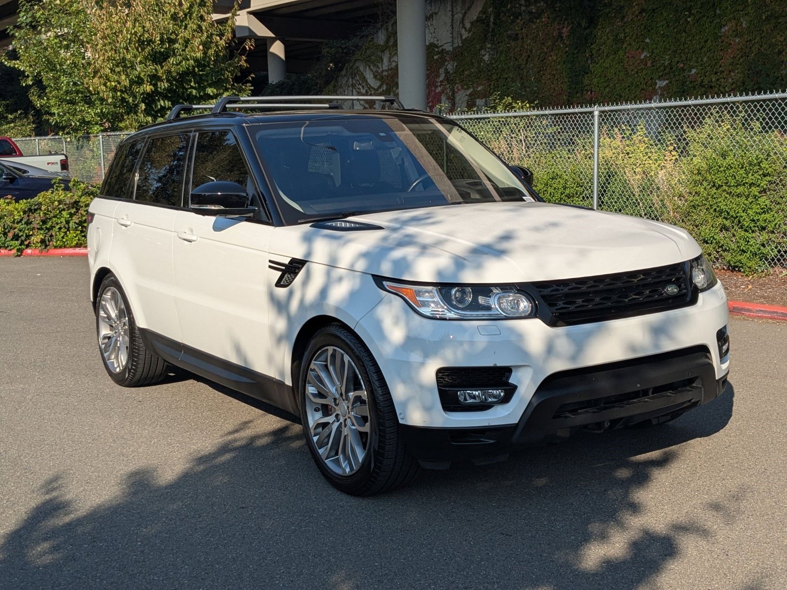 2016 Land Rover Range Rover Sport SuperCharged photo 2