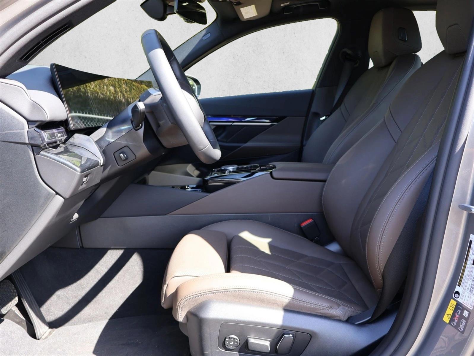 2026 BMW i5 40 - Photo 21