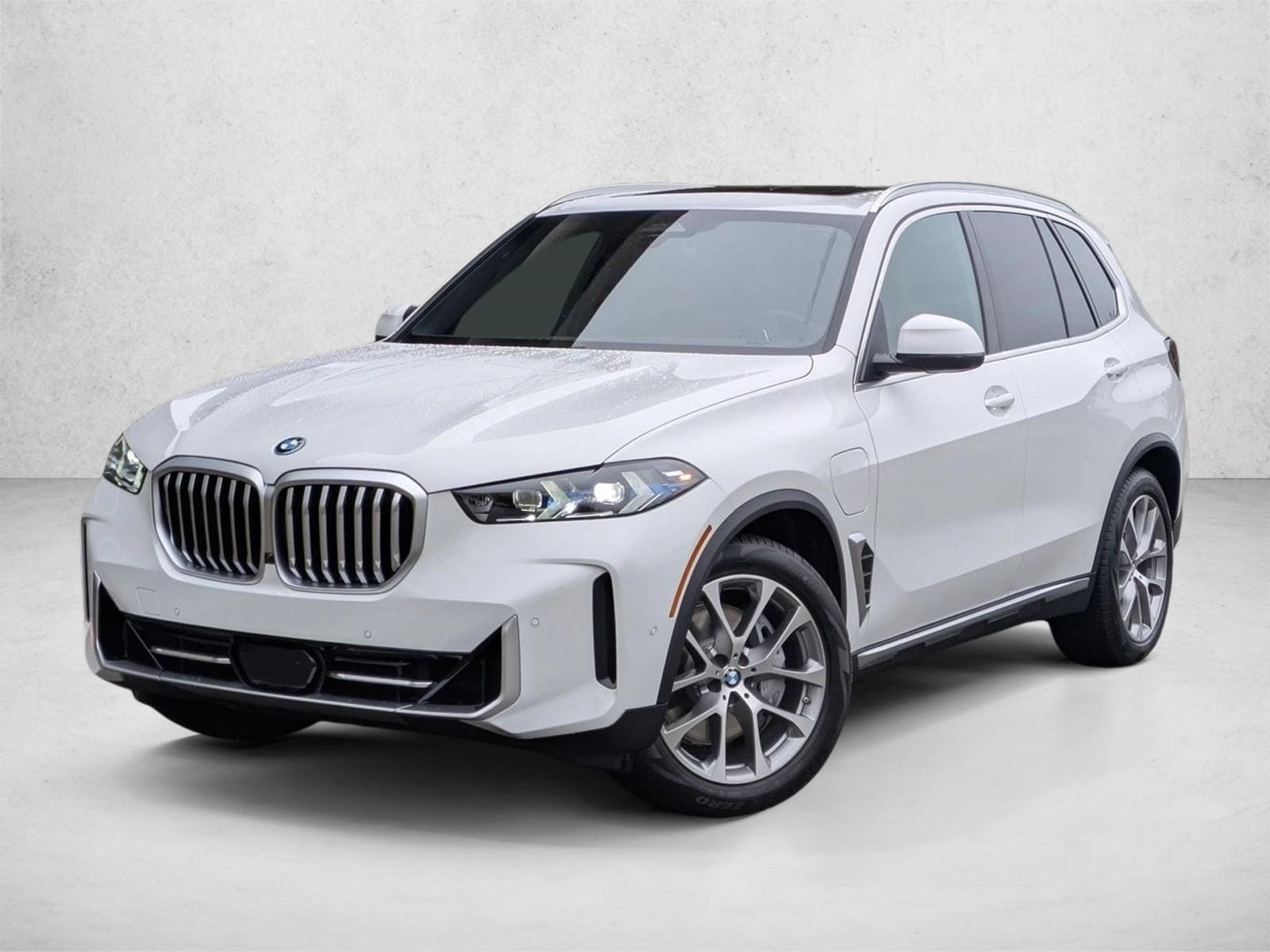 2026 BMW X5 50e's photo