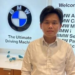 Staff member Bill Huang from ID_2fdc81cd0e84