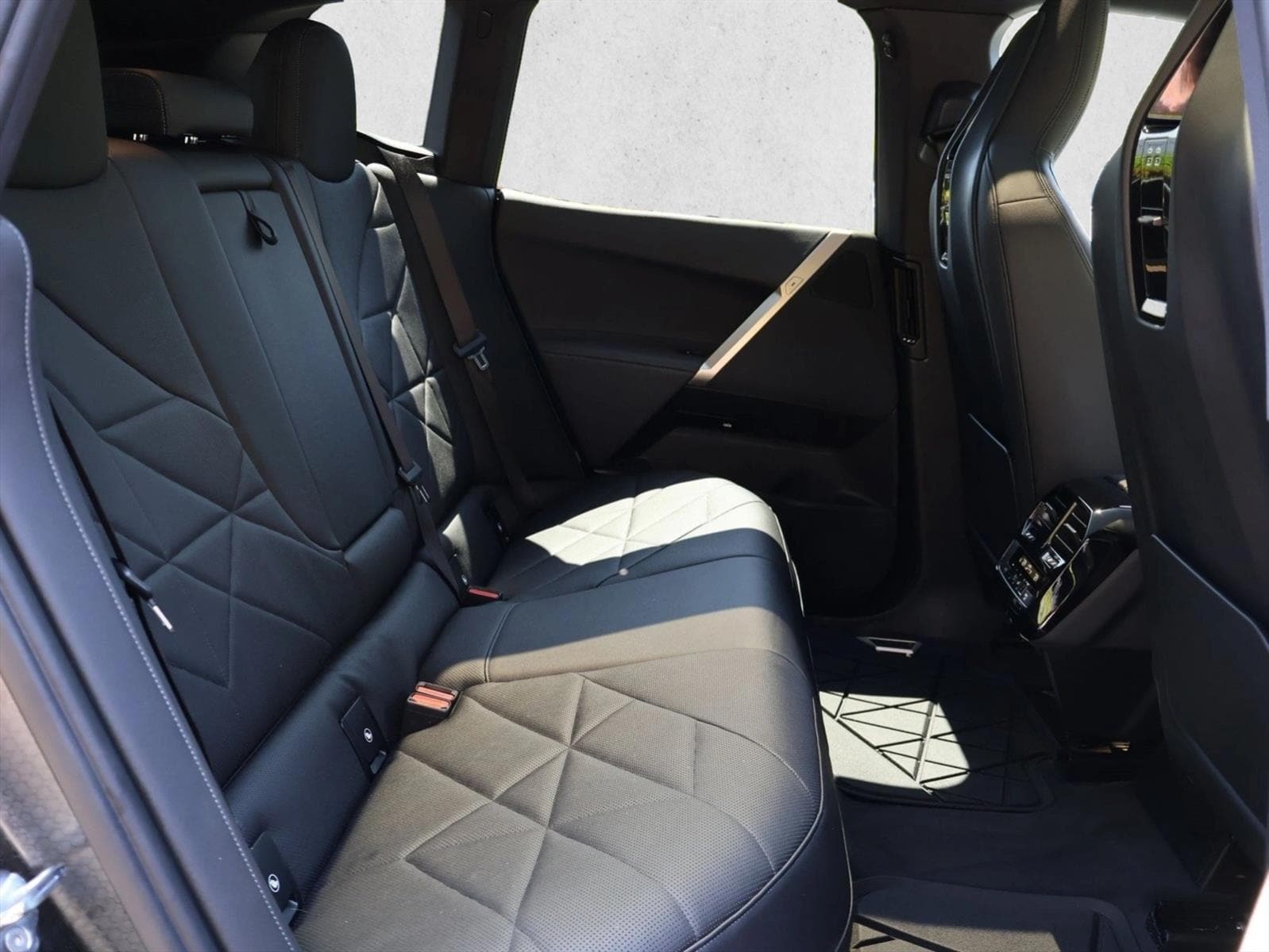 2023 BMW iX Base - Photo 24