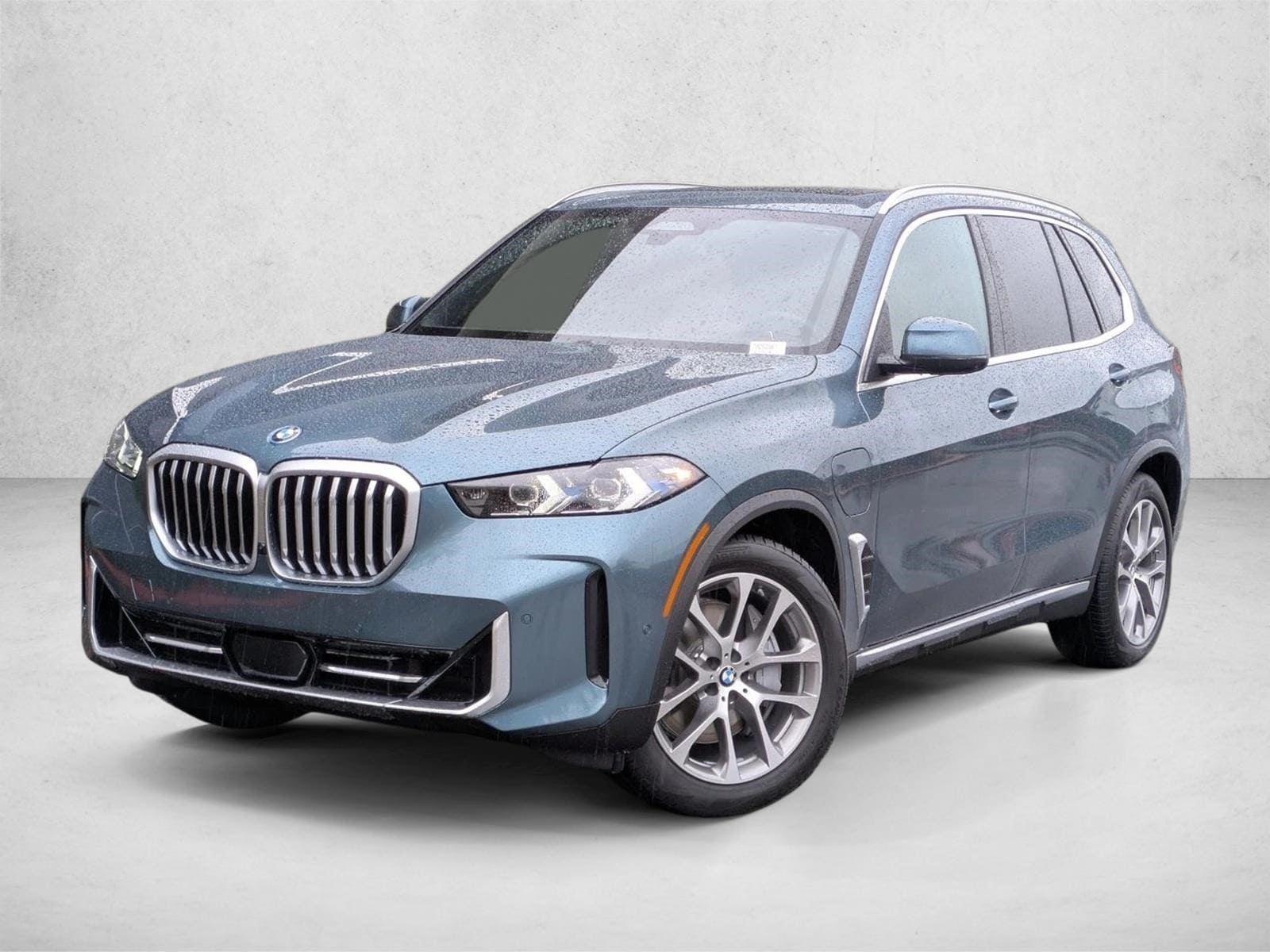 2026 BMW X5 50e's photo