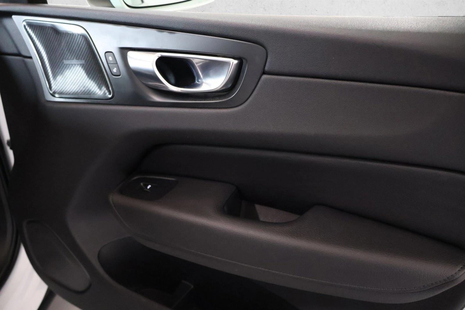2019 Volvo XC60 Momentum - Photo 25