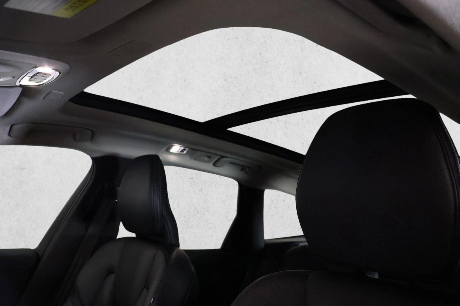 2019 Volvo XC60 Momentum - Photo 18